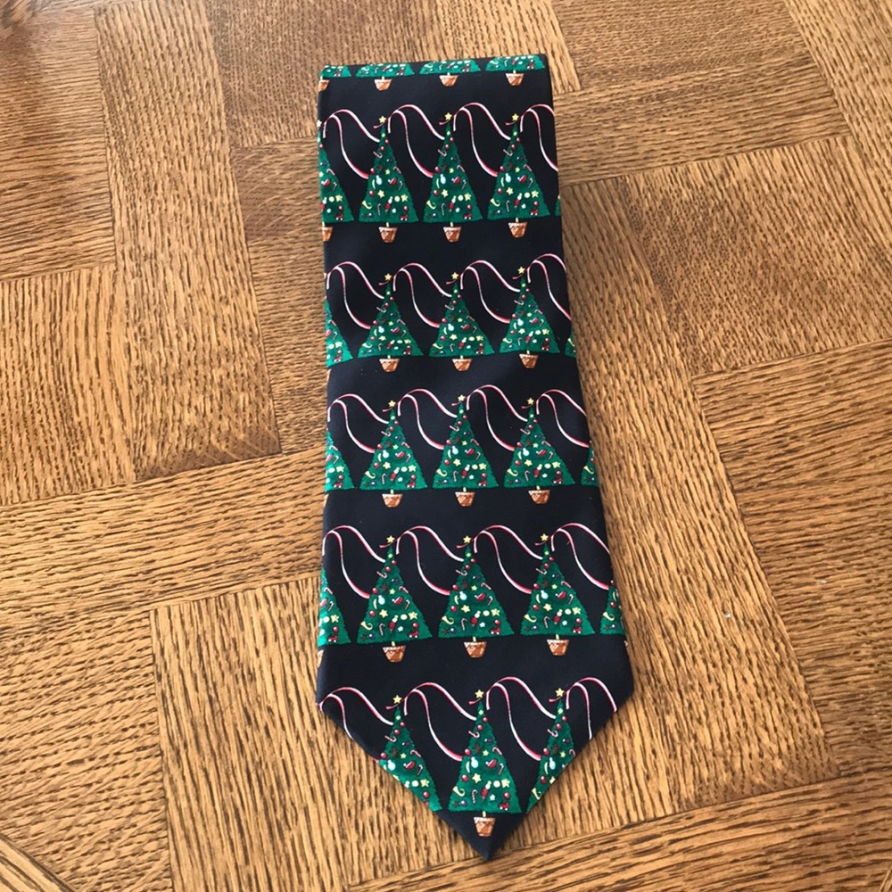Hallmark Holiday Traditions Christmas Necktie
